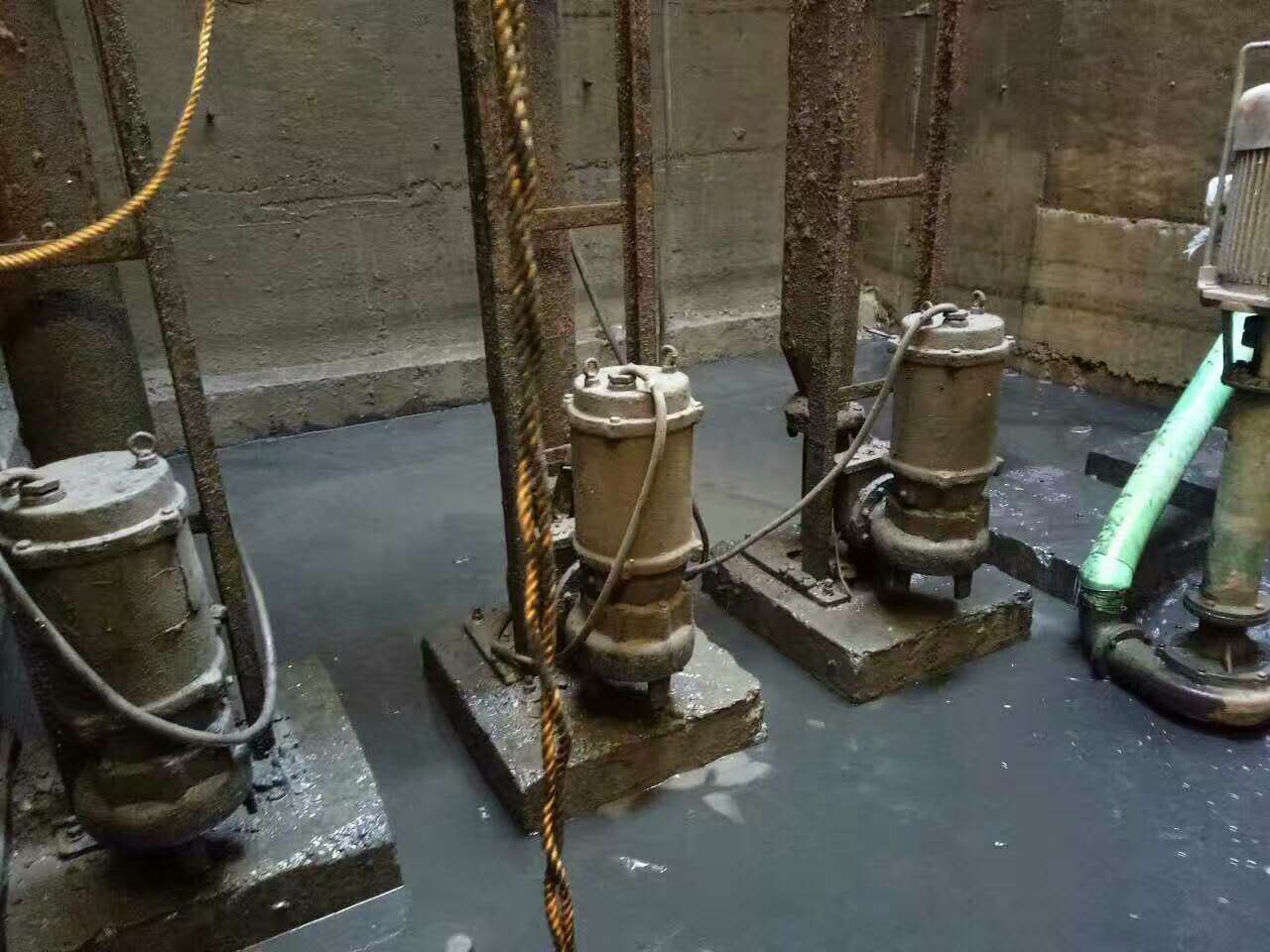 九龙坡污水池清理